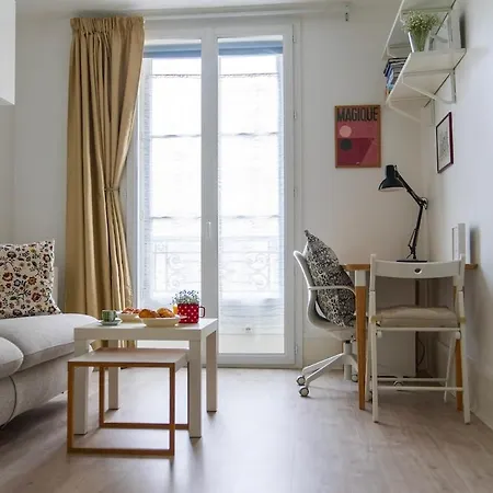 Cosy Metro 14, 13 Apartment