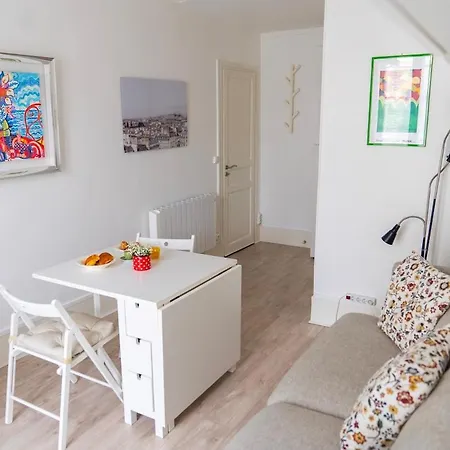 Cosy Metro 14, 13 Apartment *